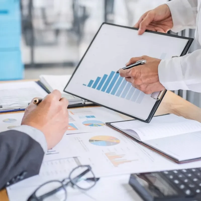 business-team-consultant-working-with-new-startup-growth-project-plan-and-discussion-analyzing-for-qjn5w4et6hpibepbouu3x1alw5jnt7x98g8of7ndj4